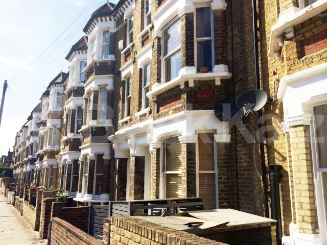 			New Instrction, 4 Bedroom, 1 bath, 1 reception Apartment			 Warriner Gardens, Battersea Park